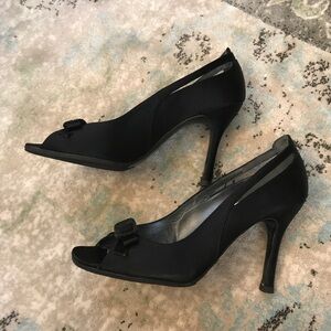 𝅺STUART weitzman satin embellished bow heels